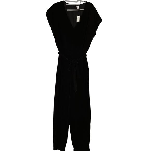Gap Black Velvet V-Neck Jumpsuit Romper New with tags Size 14 Tall - Picture 1 of 9